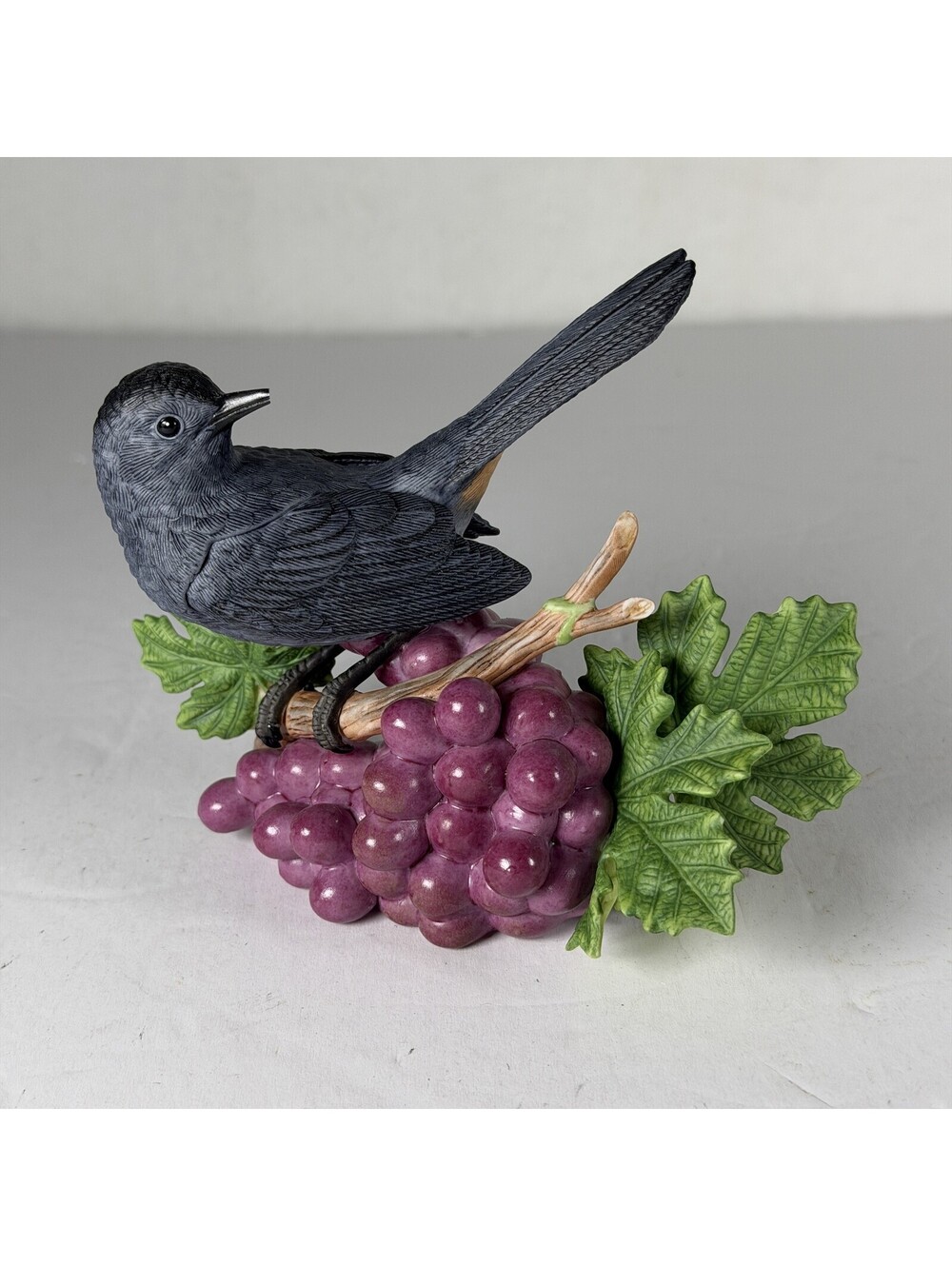 Lenox Gray Catbird Fine Porcelain Figurine 2005 Bird on Grapes S-9